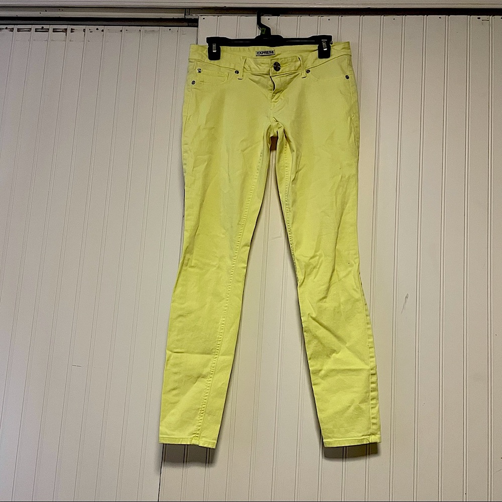 Express neon yellow size 6